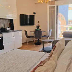 Luxury In Downtown Of Perea Peraía